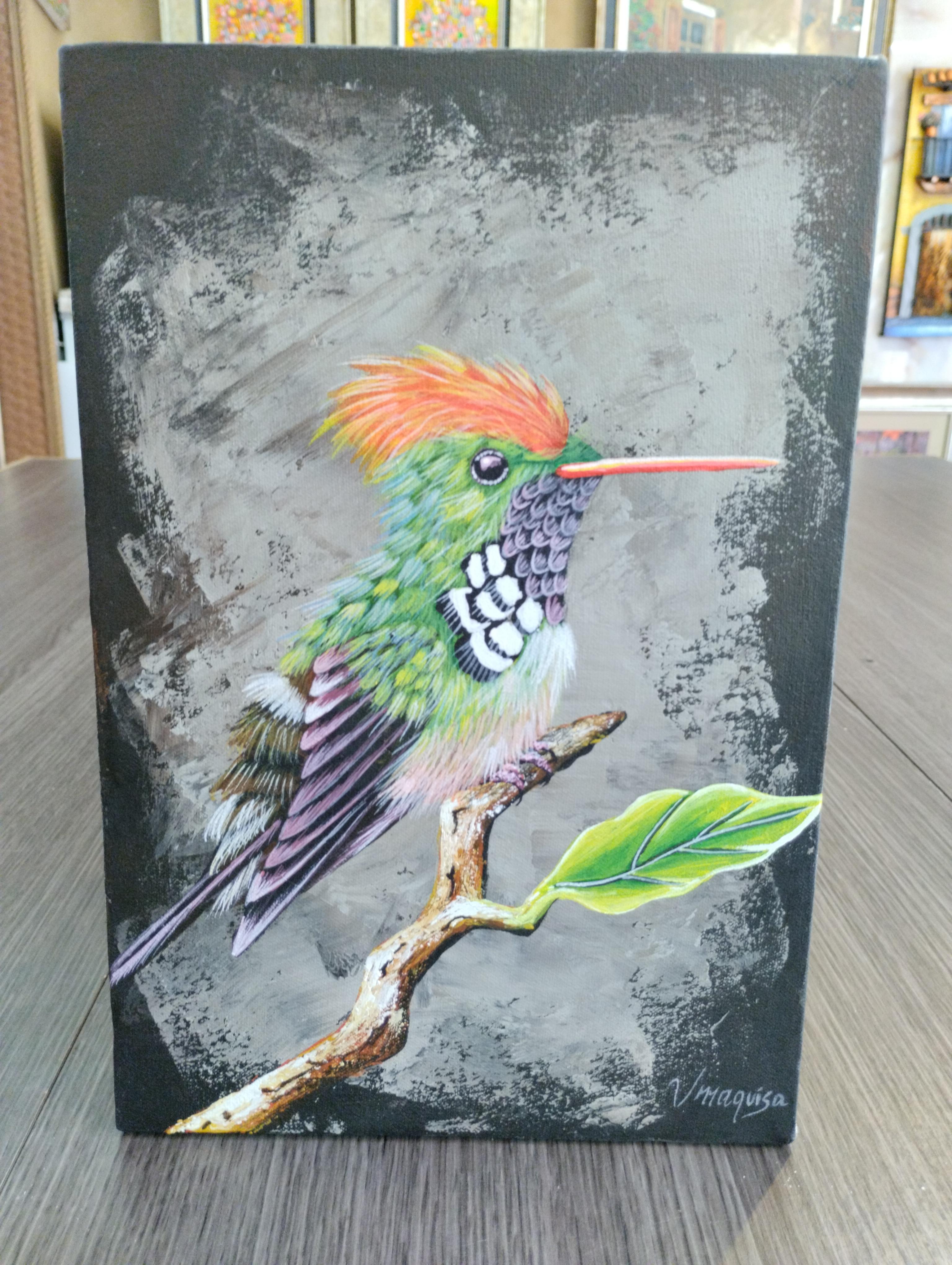 Colibri Alma Tropical. Colibri de colores intensos con pinceladas visibles posado en una rama, sobre fondo abstracto que resalta su energia y caracter exotico.