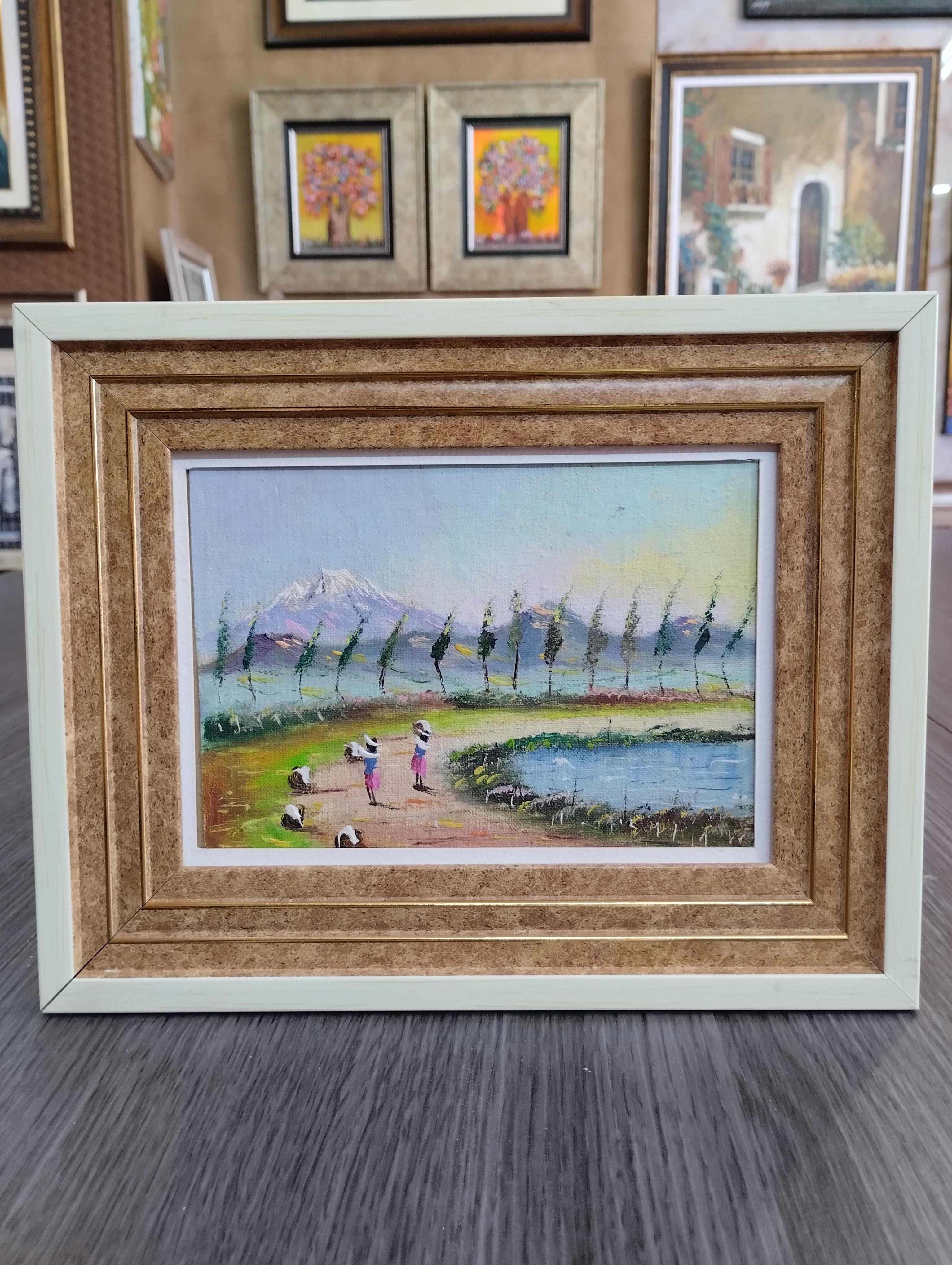 Paisaje volcan. Paisaje andino con volcan al fondo, lago sereno y figuras rurales en primer plano, pinceladas suaves y colores claros transmiten calma natural.